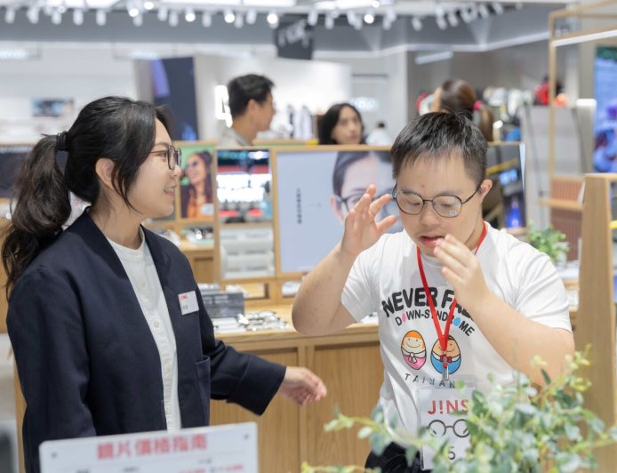 JINS啟動唐寶寶免費配鏡公益計畫、屈臣氏落實社會關懷不遺餘力