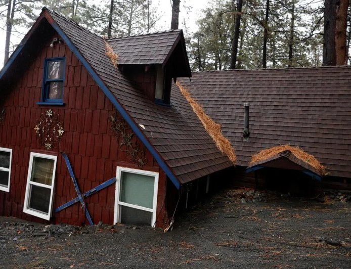 冬季风暴引发美国加州多起自然灾害