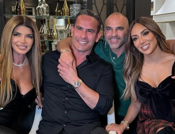 Teresa Giudice And Melissa Gorga Delight Fans With Lavish Christmas Reunion Photos