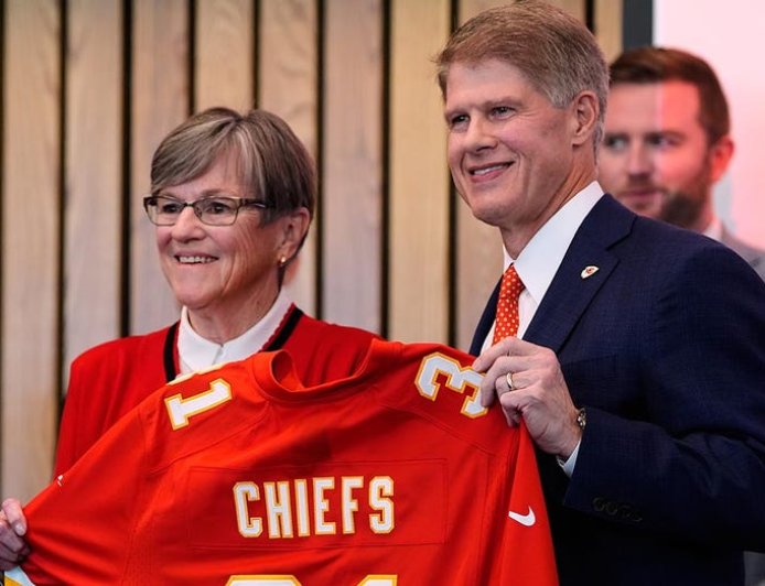 Dem rep blasts Chiefs owner after team announces Kansas move