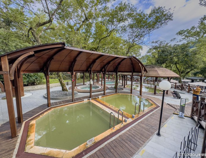 開箱花蓮森林系新飯店！山林中泡湯、走步道　夜晚享免費宵夜