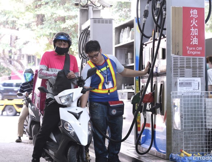 快訊／加油要快！明起汽、柴油各調漲0.4元　美出兵委內瑞拉害的