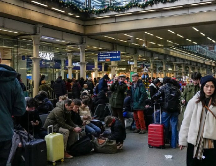 英法欧洲之星列车因供电故障全线停运 官方预警“大面积运营中断”