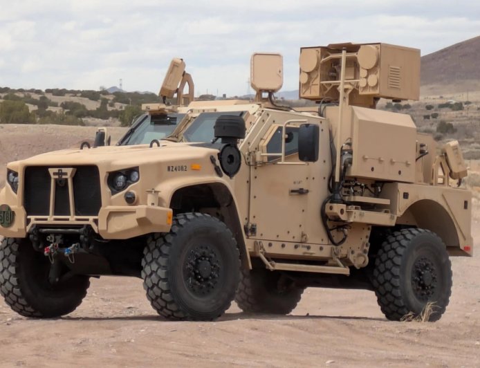 美国陆军接收JLTV车载20千瓦“蝗虫”反无人机激光武器系统
