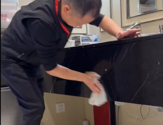 扫厕所是公司“最高权力”？ 华与华陷作秀争议