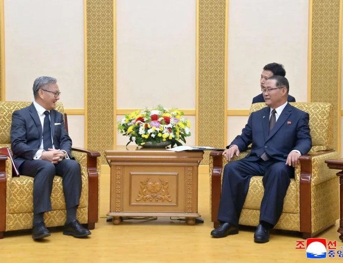 韩媒通过金正恩专车车牌推测 朝内阁总理朴泰成是“二把手”