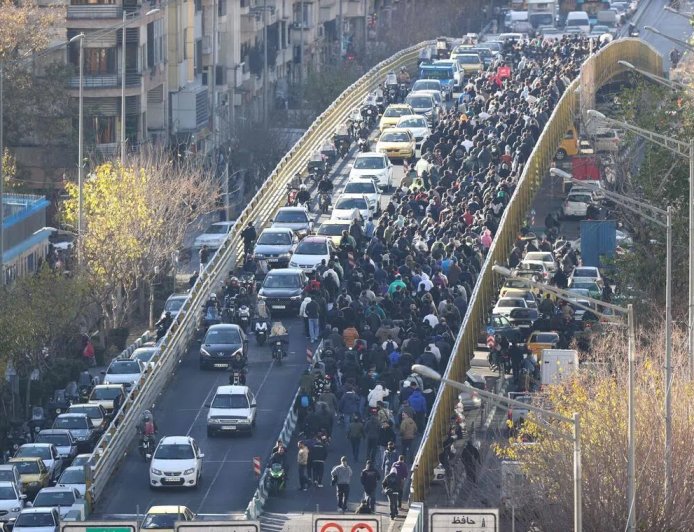 伊朗货币贬值引发示威 总统敦促政府倾听“合理诉求”