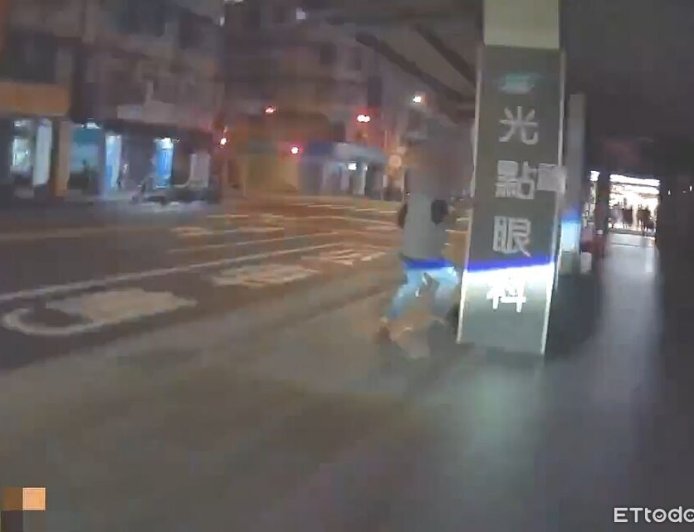 「6條通」男載女友遭攔查心虛　闖燈、逆向逃1公里再吞10罰單