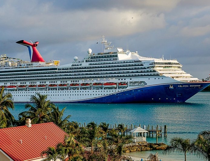 Mother jumps into water to save 4-year-old daughter who fell between cruise ship and dock