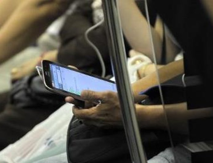 新加坡中学禁用智能手机/手表：课间休息也不能玩手机