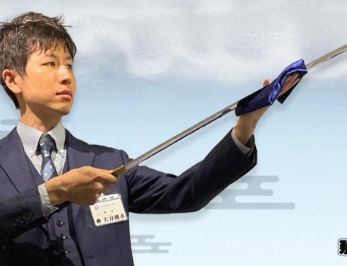 中国小伙儿杀进日本千年刀剑产业