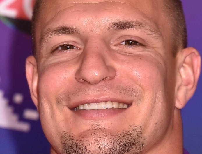 Rob Gronkowski Hilariously Recovers From Near Wipeout While Dancing To Tate McRae On New Year's Eve