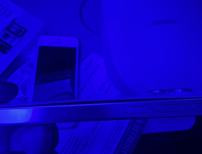 苹果手机被曝在飞行途中出现电池鼓包 落地后则恢复正常