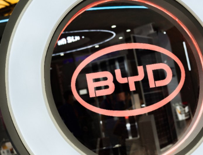 比亚迪首次超越特斯拉，成全球最大电动汽车销售商