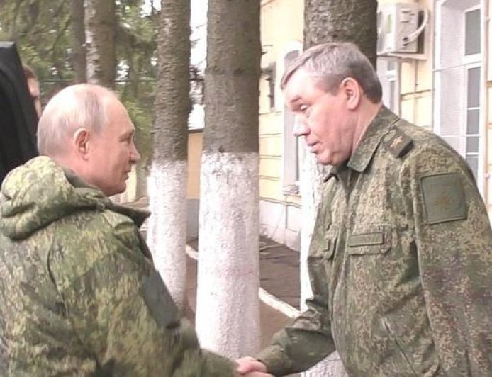 普京下达新命令，哈尔科夫苏梅全都要，格拉西莫夫领命后奔赴前线