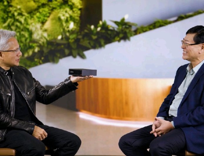 杨元庆对谈黄仁勋：联想与英伟达将在 CES 2026 发布重磅合作