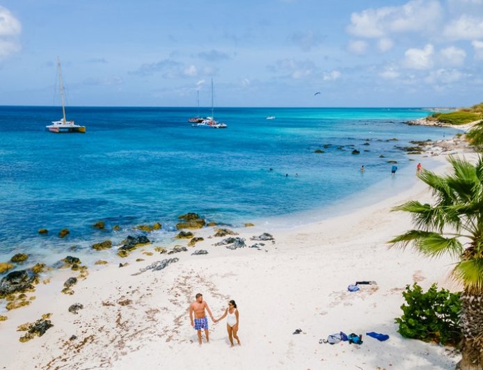 Airlines cancel slew of Caribbean flights, are 'closely monitoring' situation amid Venezuela strikes