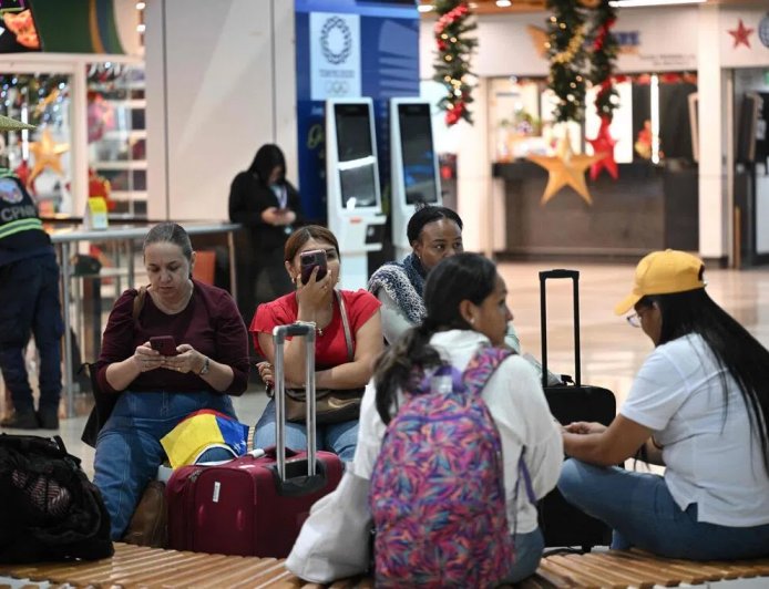 美军行动导致加勒比空域关闭 数千旅客滞留