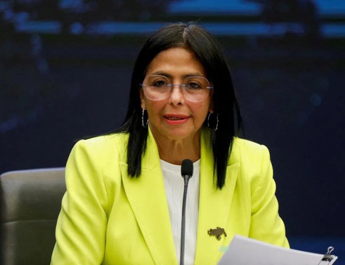 特朗普威胁委代理总统 委政府誓言团结支持马杜罗