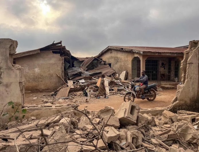 英法对叙利亚境内“ISIS”目标发动联合空袭