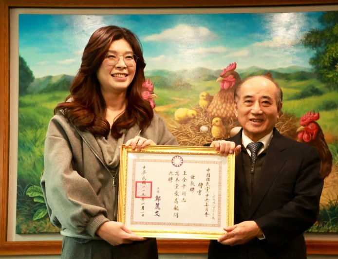 王金平獲頒國民黨最高顧問證書　鄭麗文批賴清德有心魔「想提早打選戰」