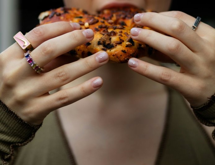 你是真餓還是情緒餓？營養師教你防止情緒暴食5招