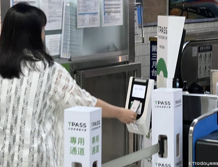 TPASS恐斷炊！江怡臻批綠狼來了　綠議員反酸：發文打臉自己的黨？