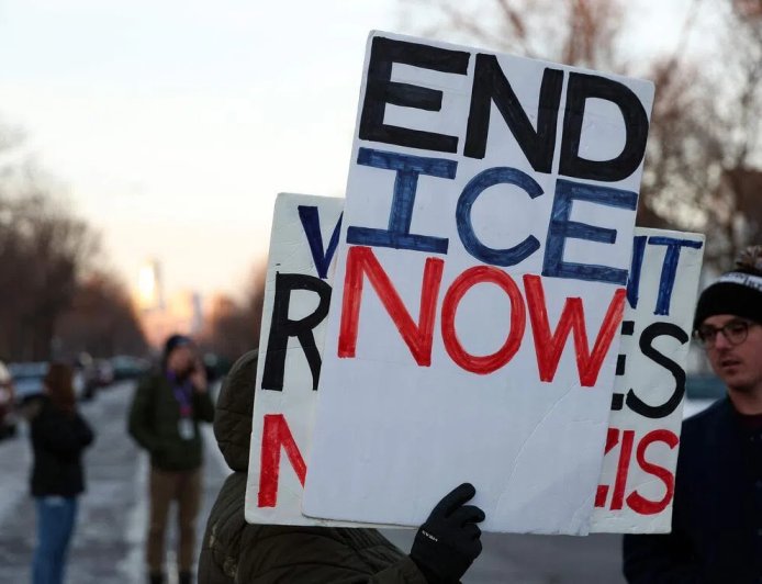 明尼苏达州女子遭执法人员击毙引发愤慨 美国土安全部长则称是国内恐怖主义