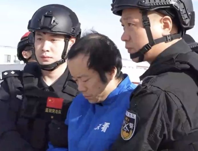 陳志頭套黑布被押回國　陸外交部躲避式回應：可以保持關注