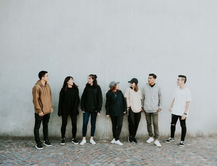 他在看你、還是在說謊？從細微動作讀懂人心