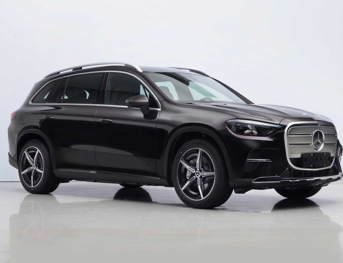 保留实体盾牌格栅 国产奔驰CLC纯电实车亮相