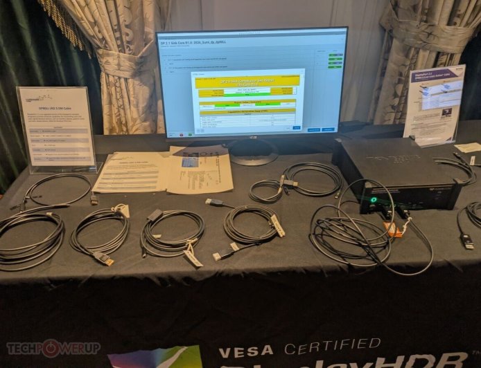 VESA展示DP80LL线缆、DisplayHDR True Black 1000与ClearMR认证实机效果