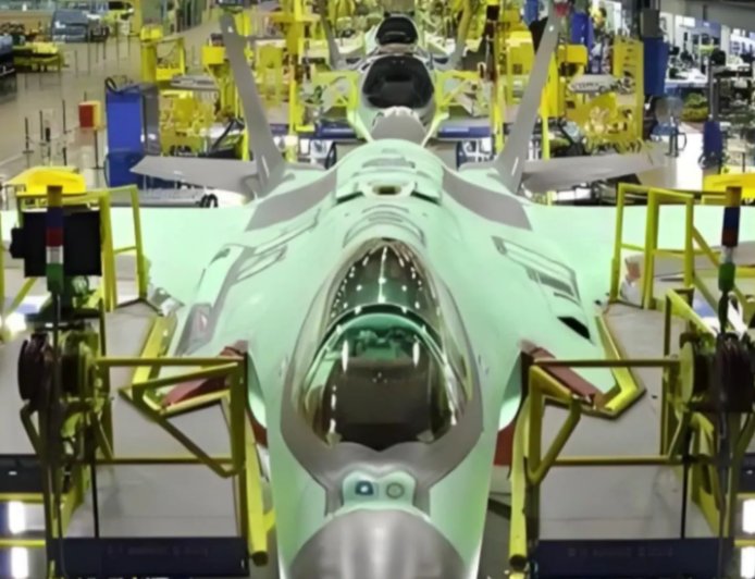 特朗普点名批评军火巨头：挣得太多、生产太慢