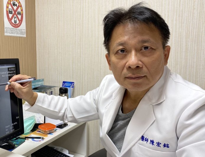 20多歲男擠破胸前青春痘　竟異常增生成10多公分蜈蚣疤