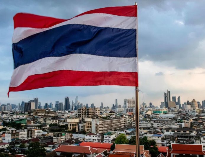 泰边境11家加油站遭蓄意纵火 一警员受伤