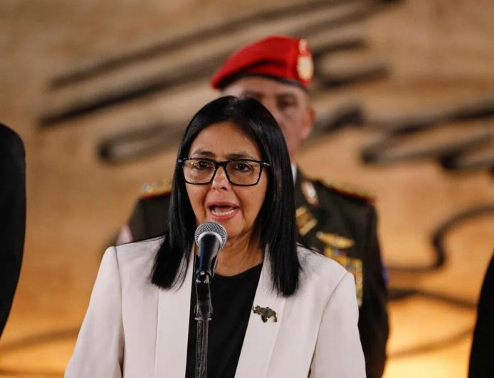 委代理总统承诺 确保马杜罗和夫人释放