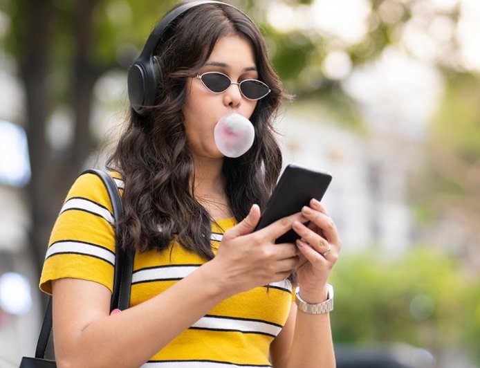 Study reveals why chewing gum might actually help with focus and stress relief