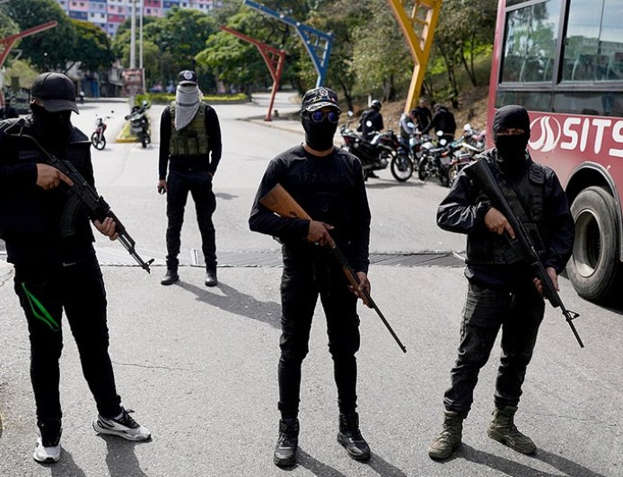 US warns Americans to leave Venezuela immediately as armed militias set up roadblocks