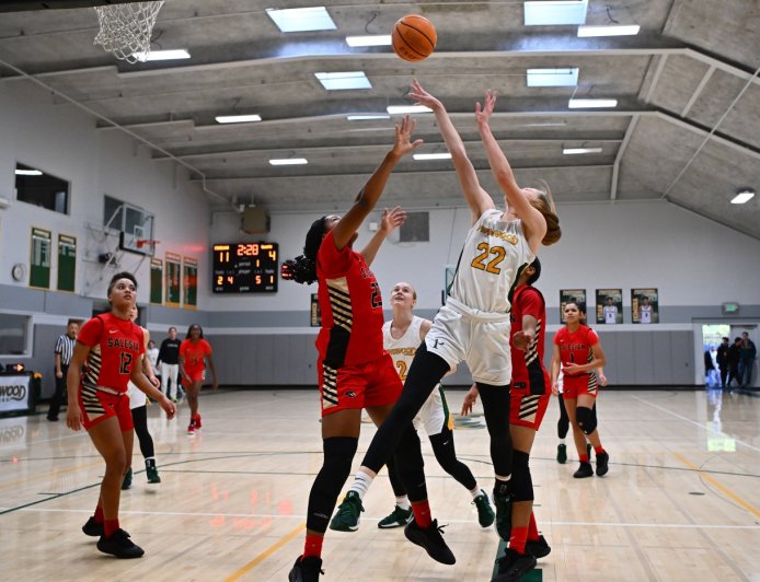 Prep roundup: Pinewood finishes strong, shuts down Salesian’s rally to remain unbeaten