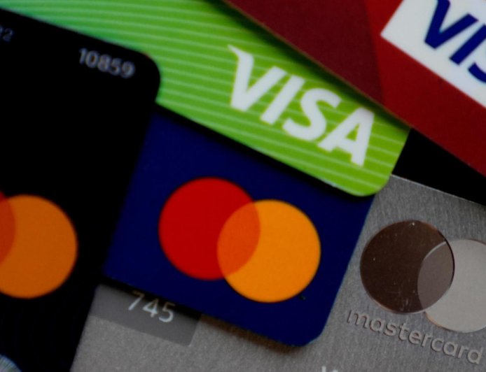 Trump pushes a 1-year, 10% cap on credit card interest rates and banks balk