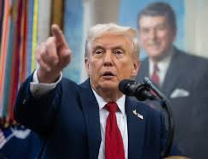 Trump Says He Will Meet Venezuela’s Machado and Hints at Land Strikes Against Drug Cartels