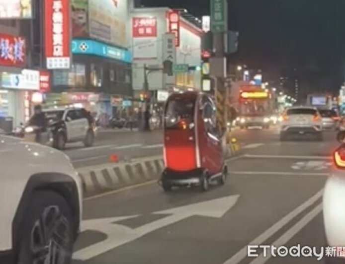 「移動神主牌」從眼前過員警沒取締　龍潭分局曝原因