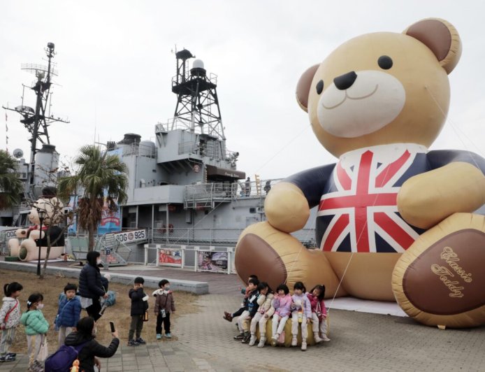 首座「泰迪熊海上樂園」在台南　登軍艦看熊熊駕駛艙、艦長甲板