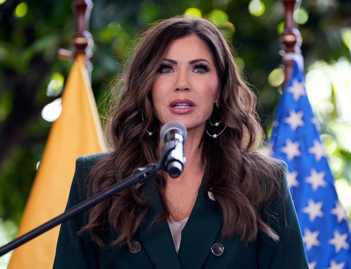 Kristi Noem tells CNN's Jake Tapper that he can't 'change the facts' about Minnesota ICE shooting