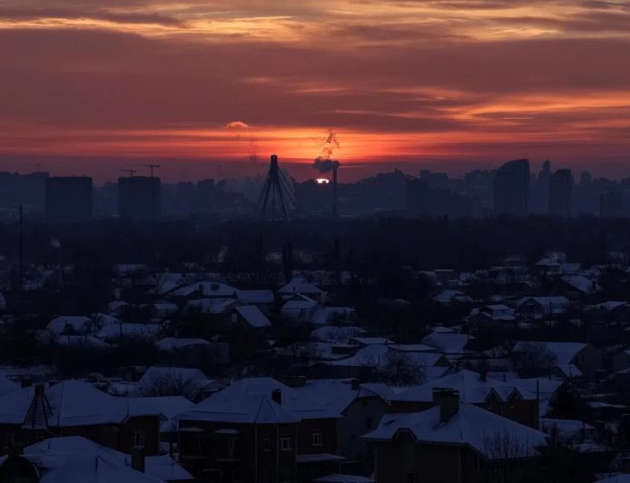 俄猛烈空袭基辅致千栋公寓供暖中断