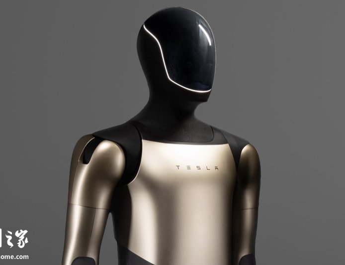 马斯克：三年内特斯拉 Optimus 人形机器人将超越顶尖人类外科医生