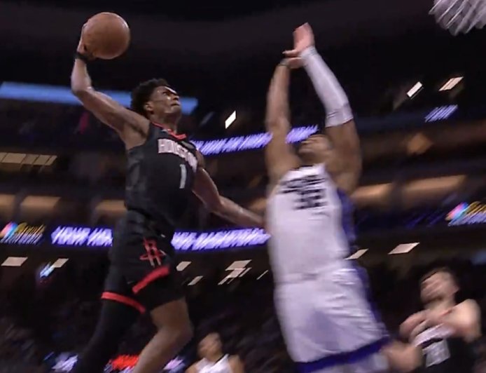 Rockets’ Thompson throws down vicious and-one dunk over Kings’ Cardwell