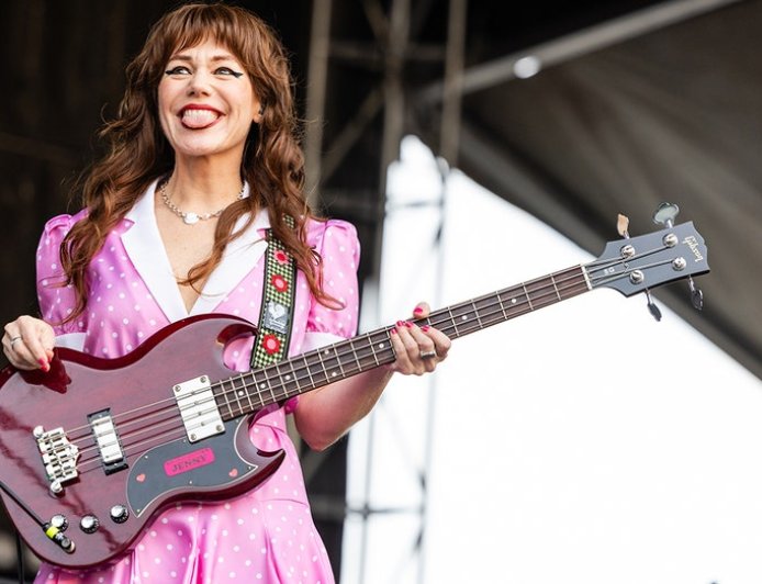 Jenny Lewis ‘married’ her dog to mark 50th birthday, wears wedding gown with veil