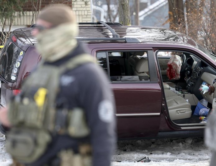 ICE killing involved tactics many police departments warn against − but not ICE itself