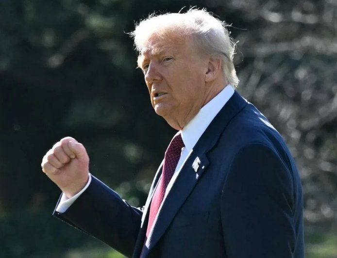 特朗普宣布对伊朗商业伙伴加征25%关税 即时生效